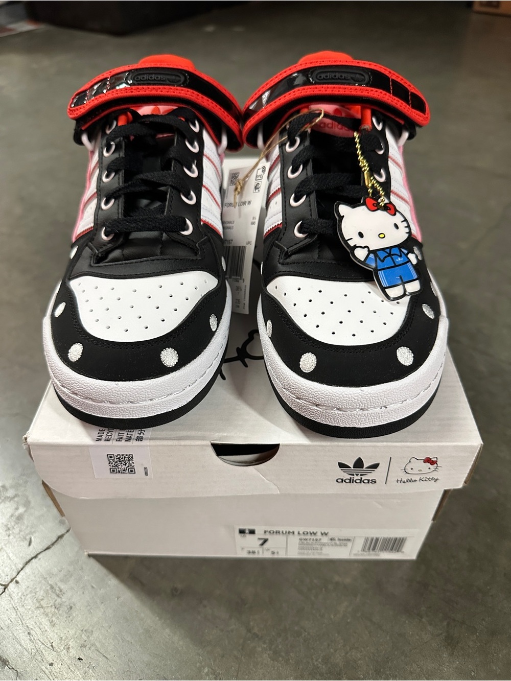 NWB: adidas x Hello Kitty Forum Low WMS size 7